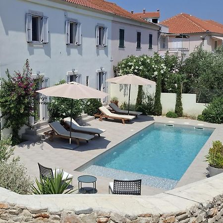Villa Mira With A Heated Pool And A Sea View Božava エクステリア 写真