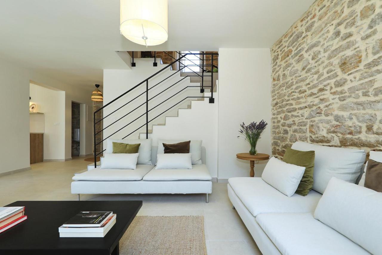 Villa Mira With A Heated Pool And A Sea View Božava エクステリア 写真