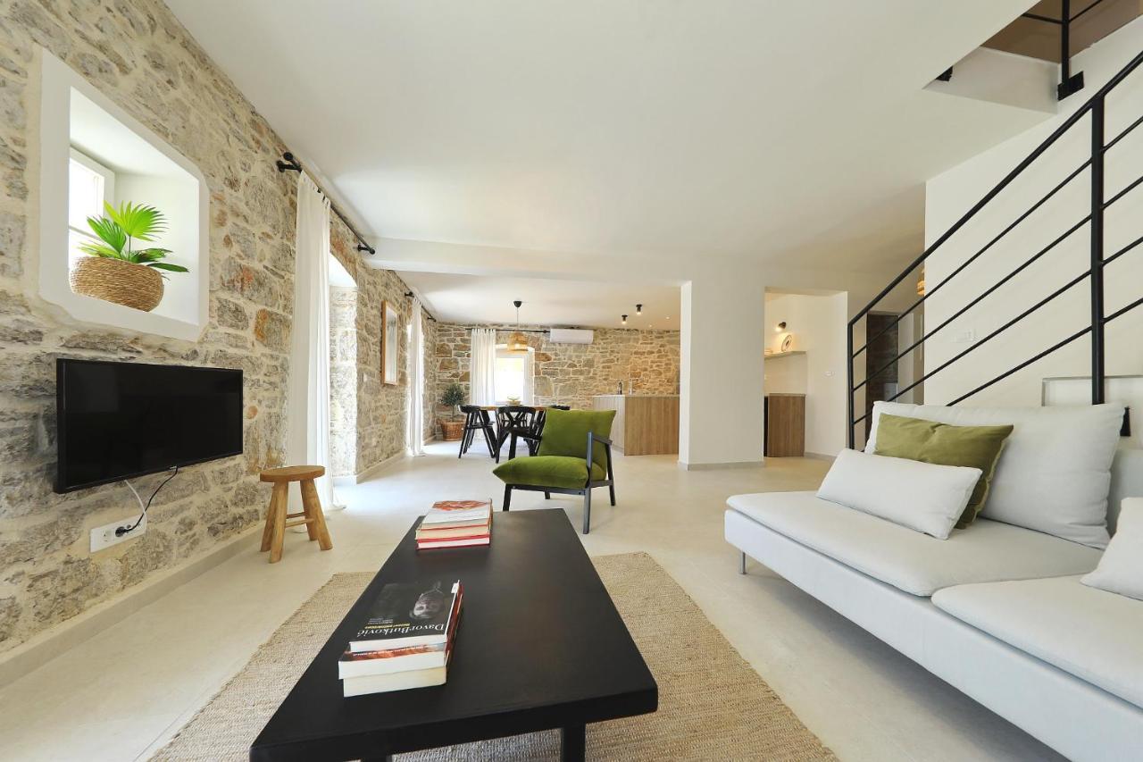 Villa Mira With A Heated Pool And A Sea View Božava エクステリア 写真