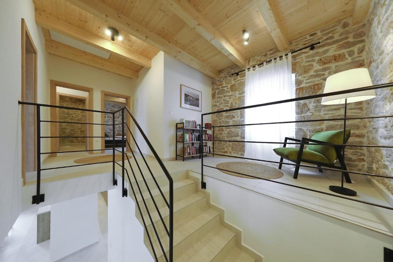 Villa Mira With A Heated Pool And A Sea View Božava エクステリア 写真