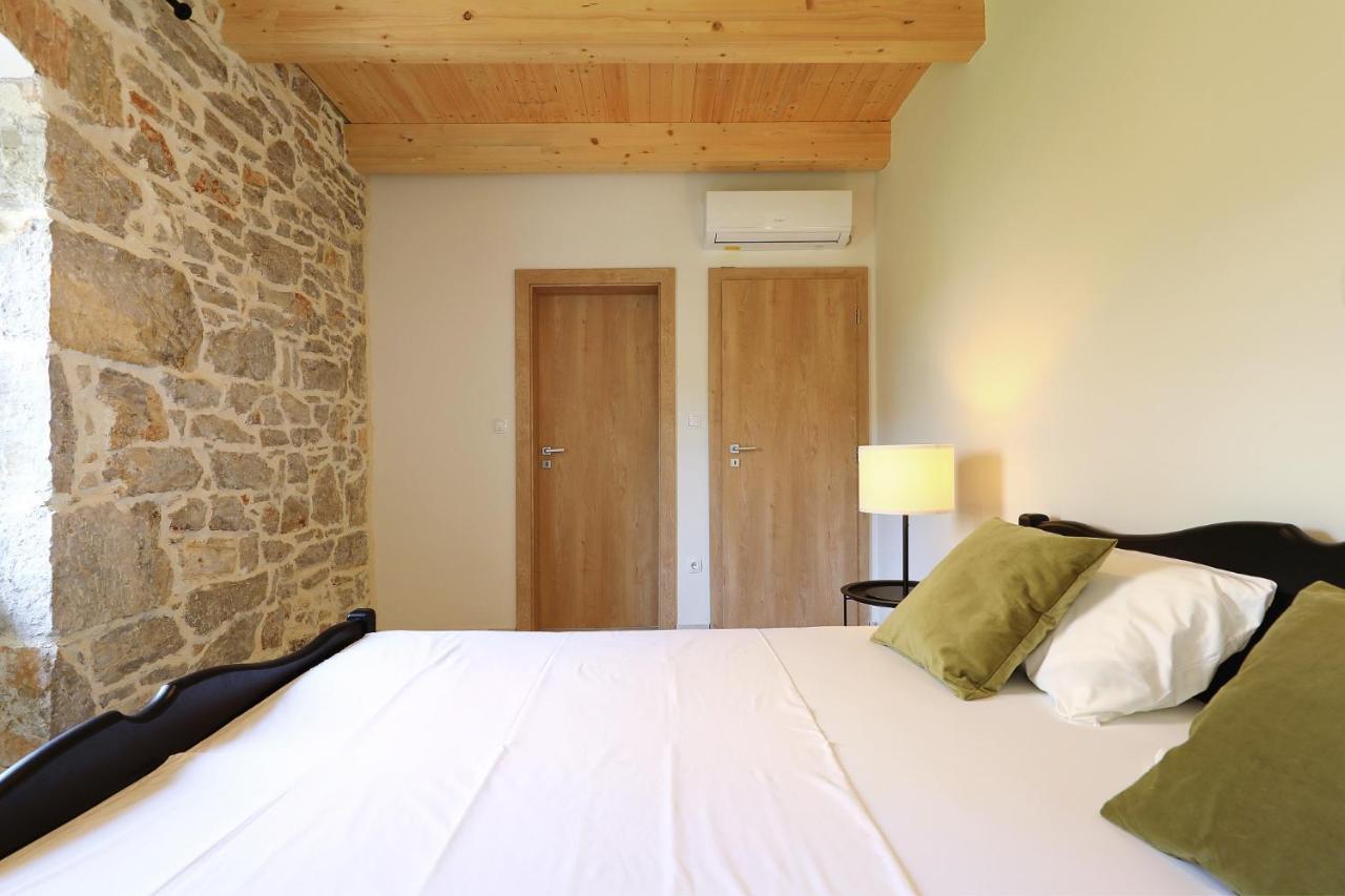 Villa Mira With A Heated Pool And A Sea View Božava エクステリア 写真