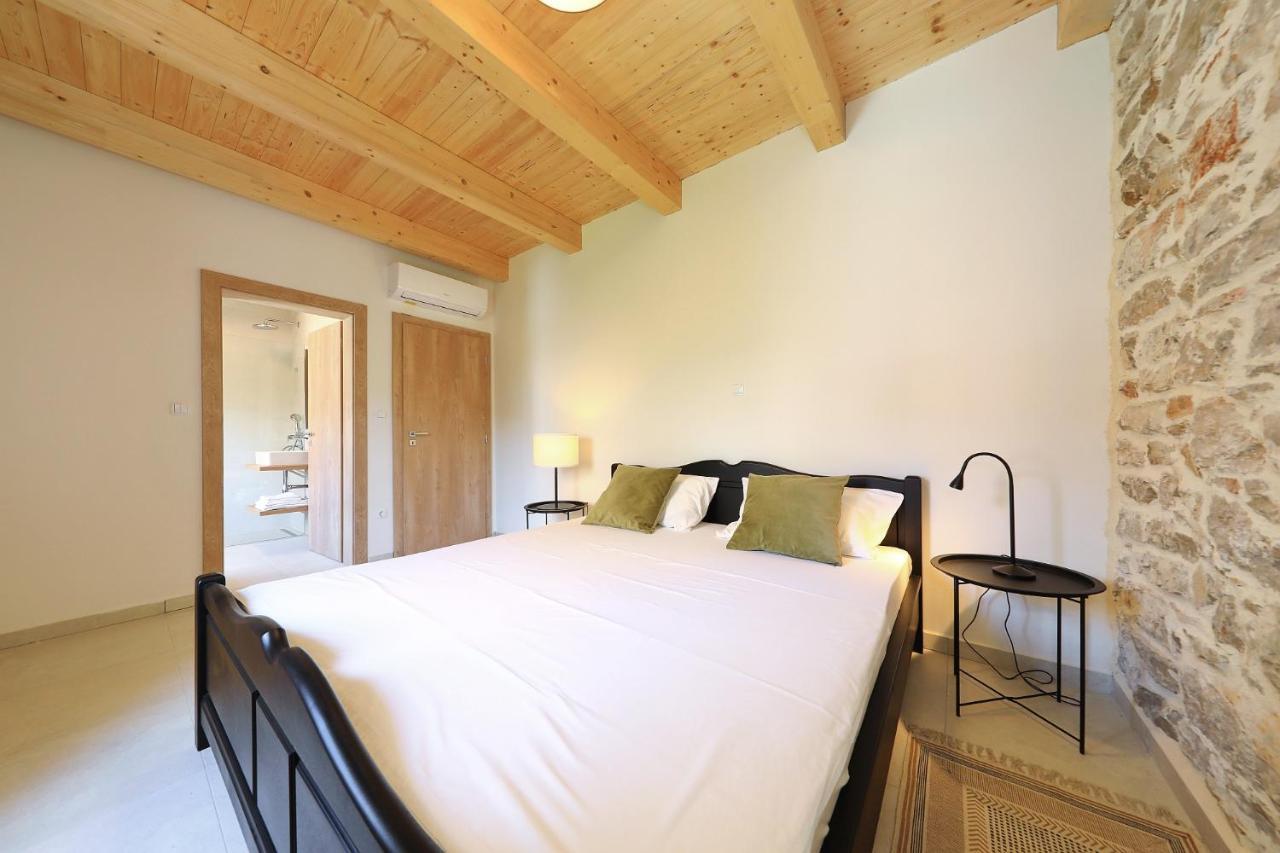 Villa Mira With A Heated Pool And A Sea View Božava エクステリア 写真