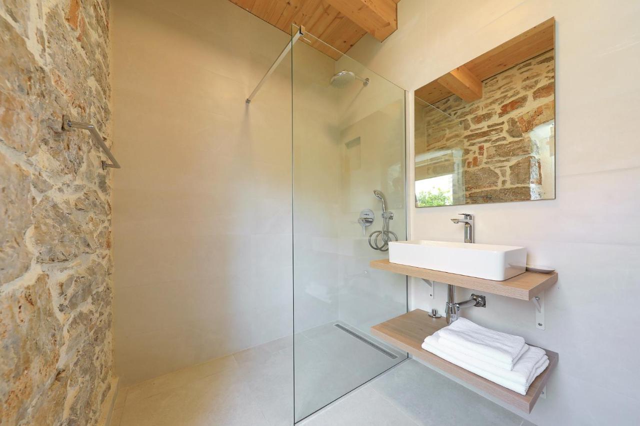 Villa Mira With A Heated Pool And A Sea View Božava エクステリア 写真