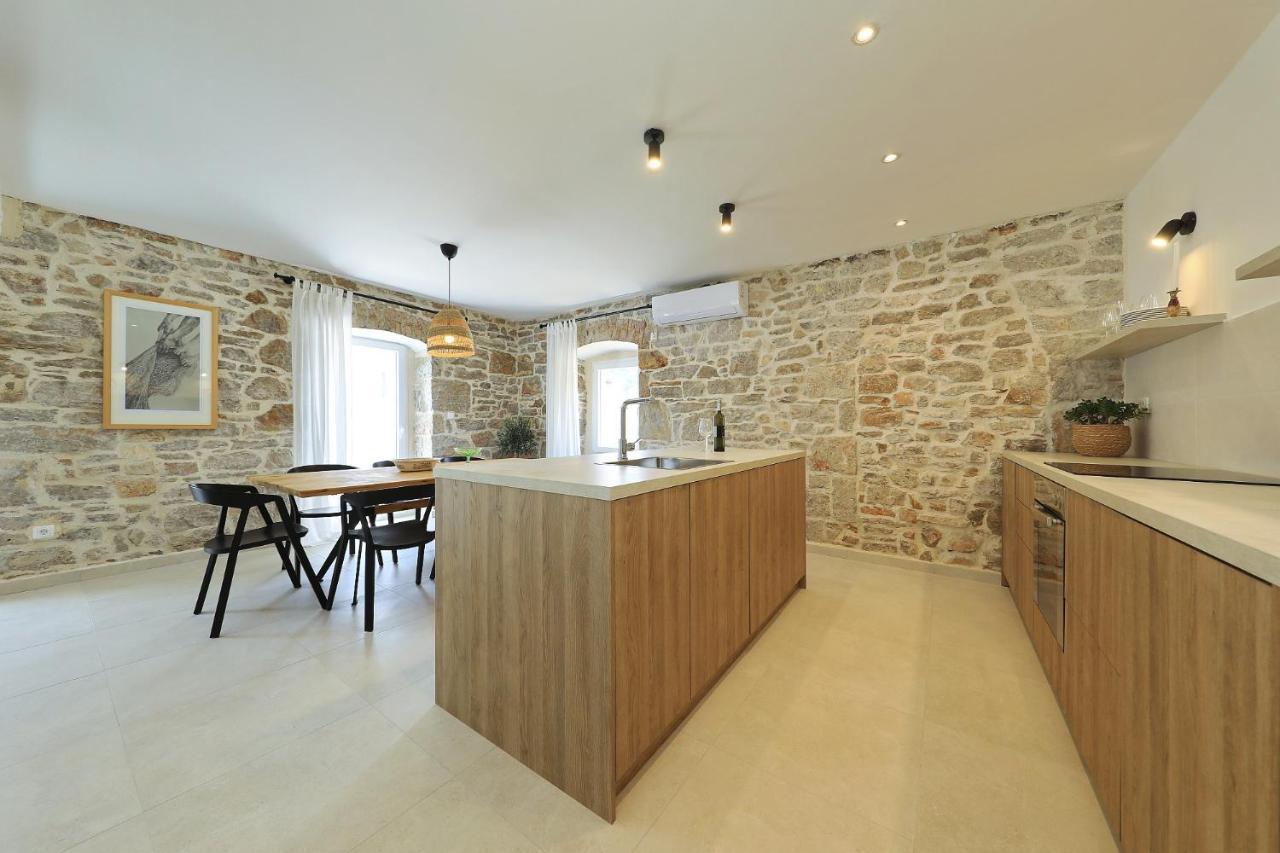 Villa Mira With A Heated Pool And A Sea View Božava エクステリア 写真