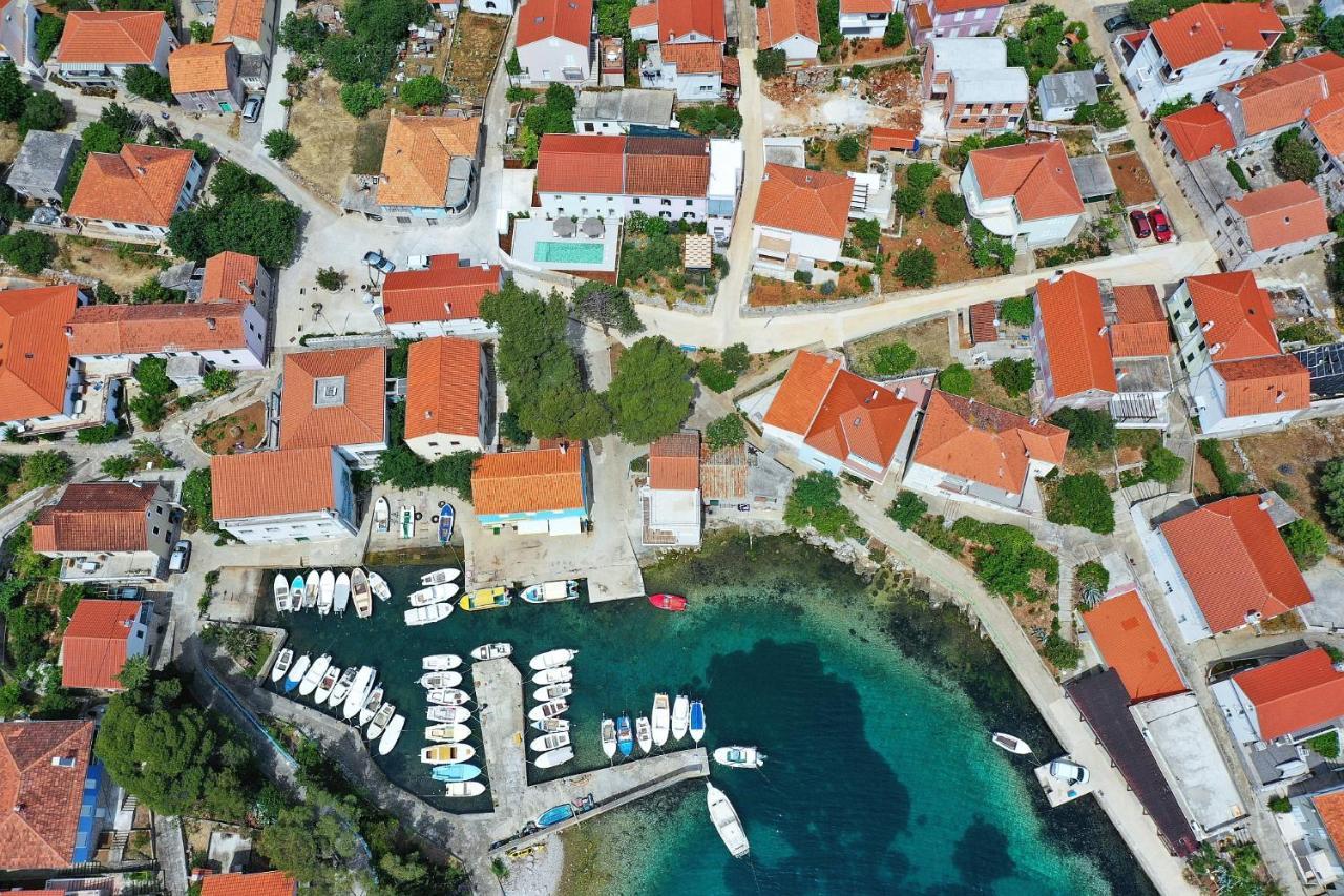 Villa Mira With A Heated Pool And A Sea View Božava エクステリア 写真