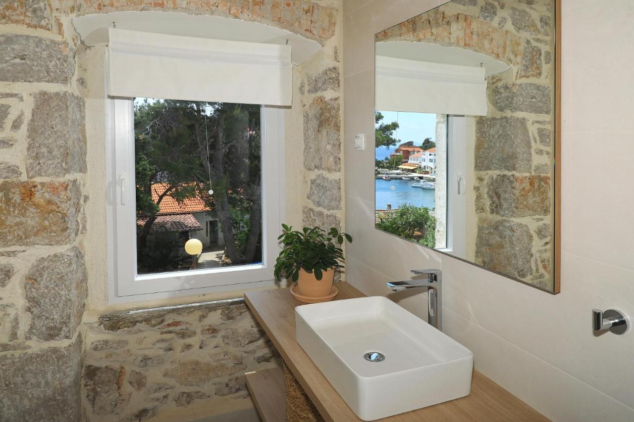 Villa Mira With A Heated Pool And A Sea View Božava エクステリア 写真