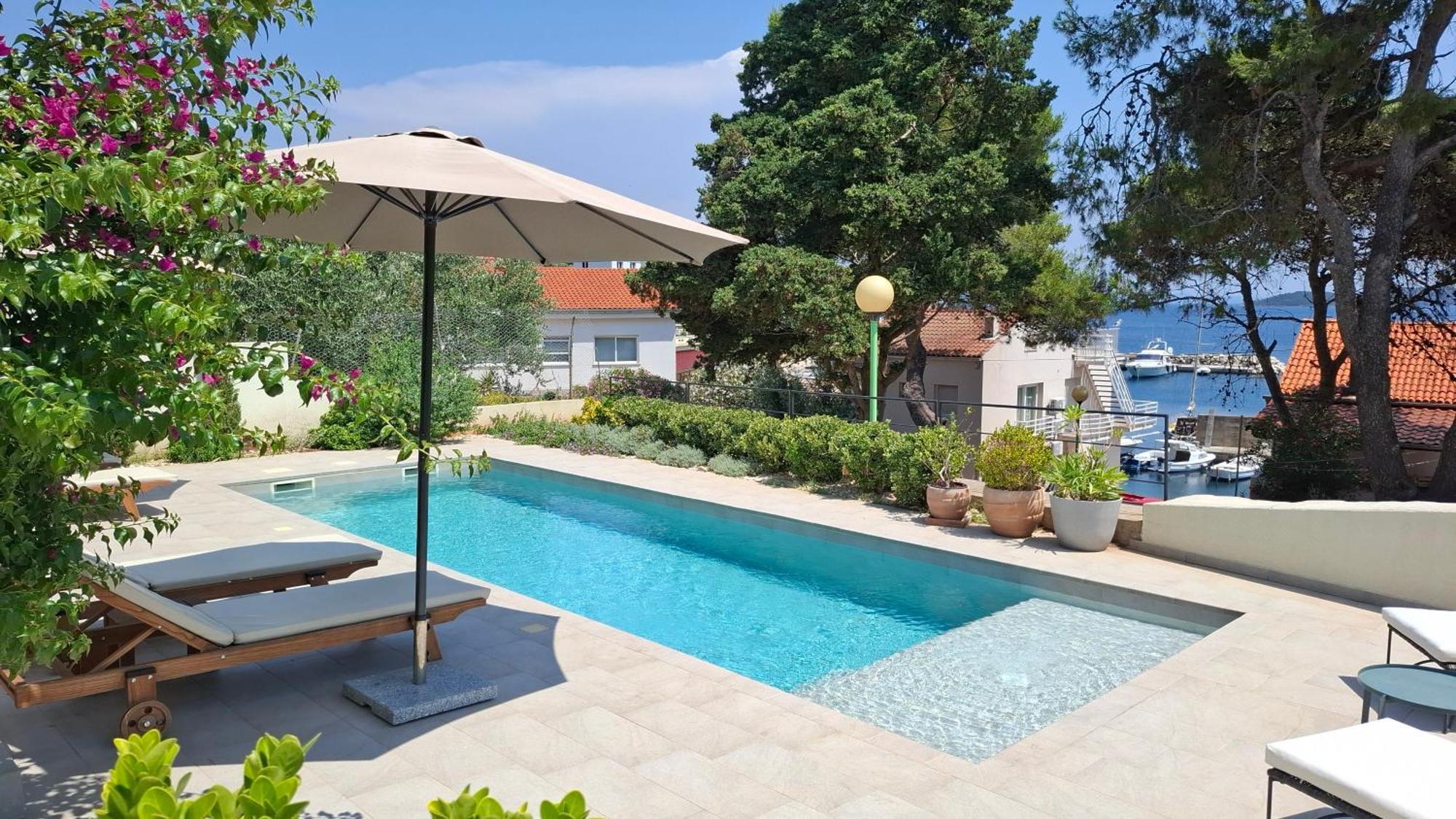 Villa Mira With A Heated Pool And A Sea View Božava エクステリア 写真