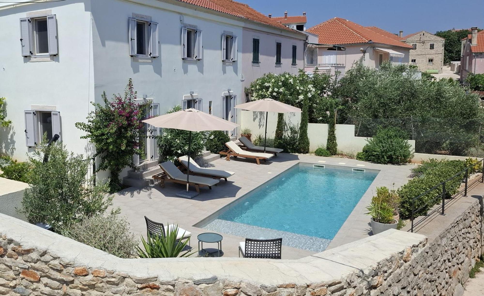Villa Mira With A Heated Pool And A Sea View Božava エクステリア 写真
